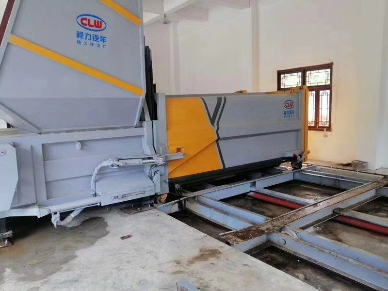 18方水平分體式壓縮垃圾站(料斗后上料)設(shè)備